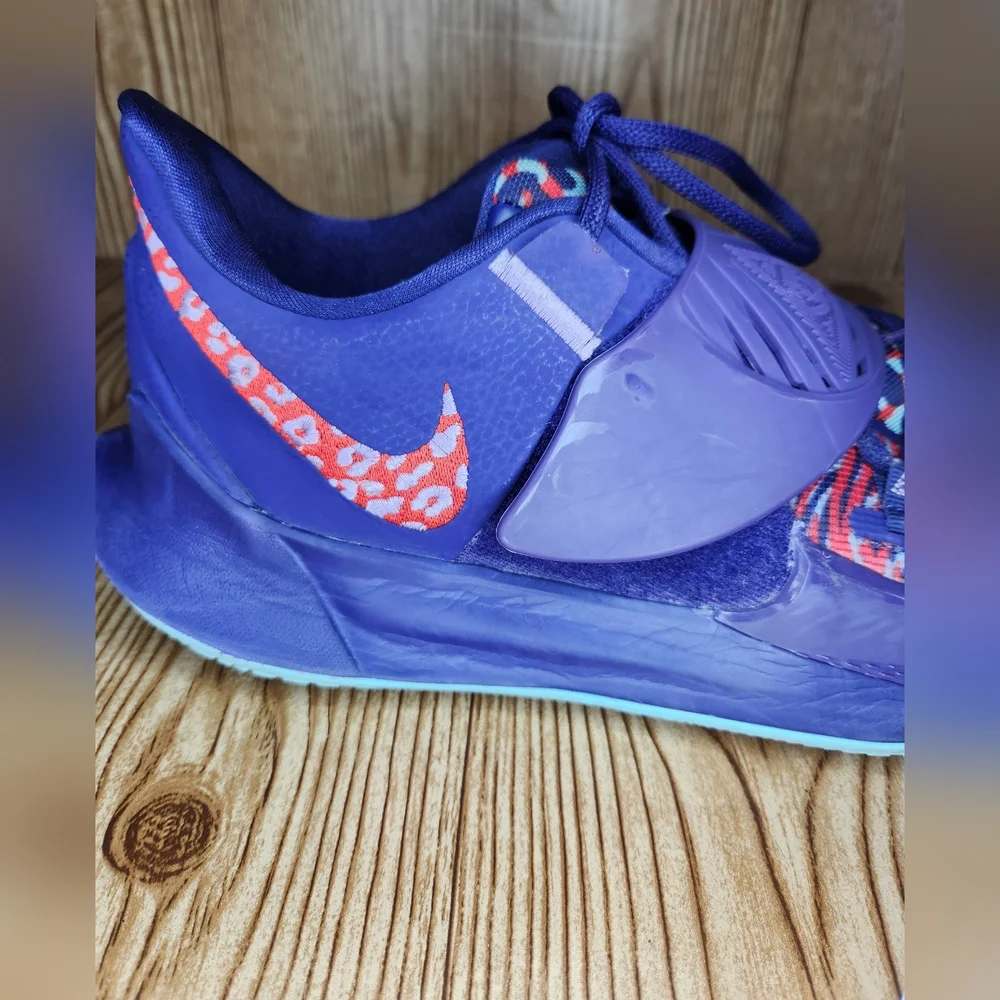 Nike Men's 2020 Kyrie Low 3 Orchid‎ Size 12
